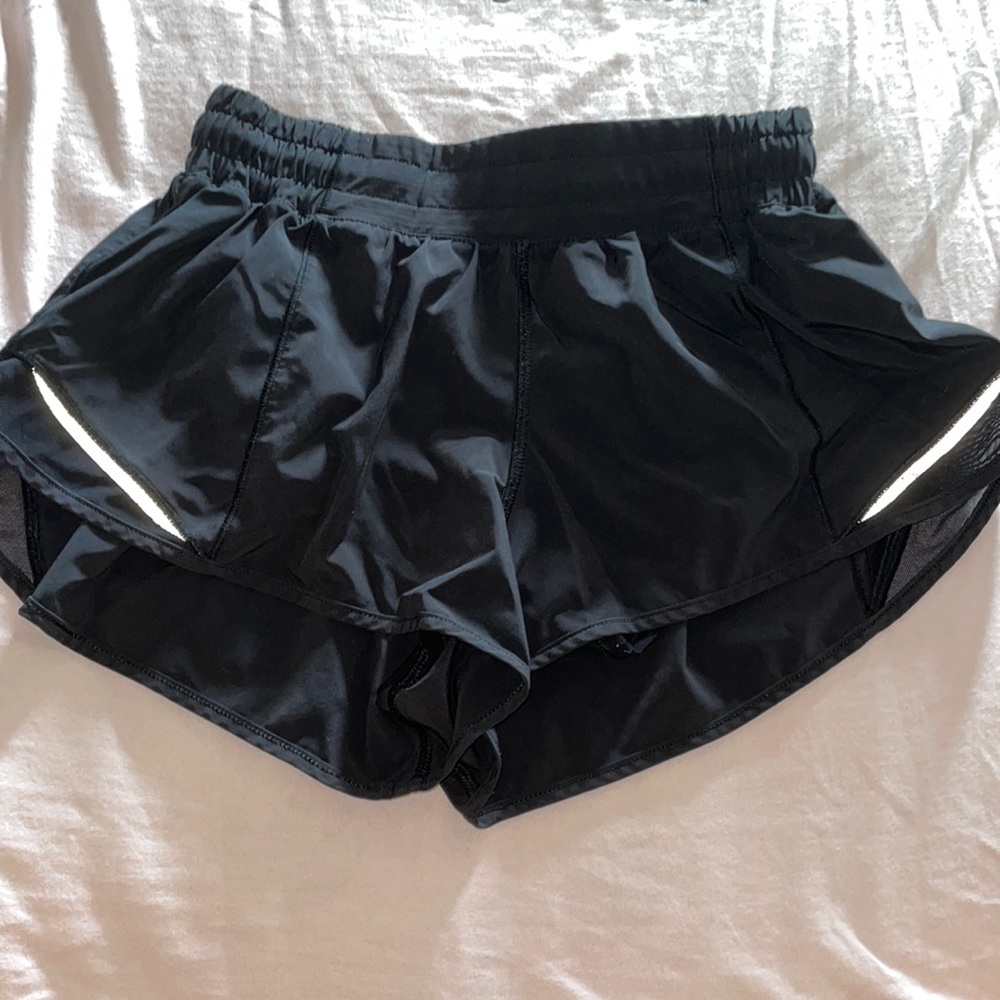 hotty hot lululemon shorts